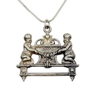 Vintage Sterling silver Cherub pendant GM550